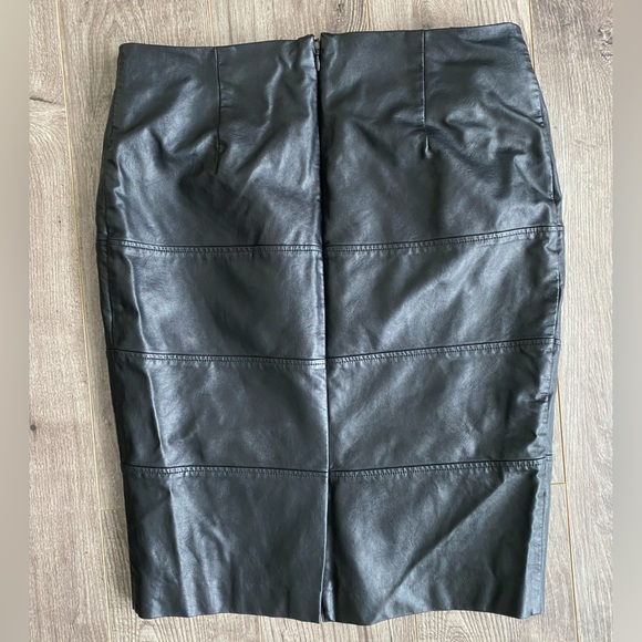 Black faux leather pencil skirt, zipper and clasp, slit in back size 11 - Picture 3 of 10